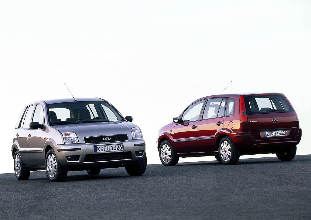 Ford Fusion 2002 003.jpg